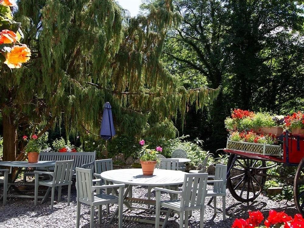 Grange Manor Bed & Breakfast Exterior photo