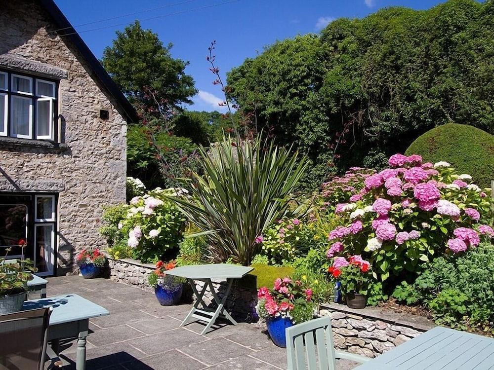 Grange Manor Bed & Breakfast Exterior photo