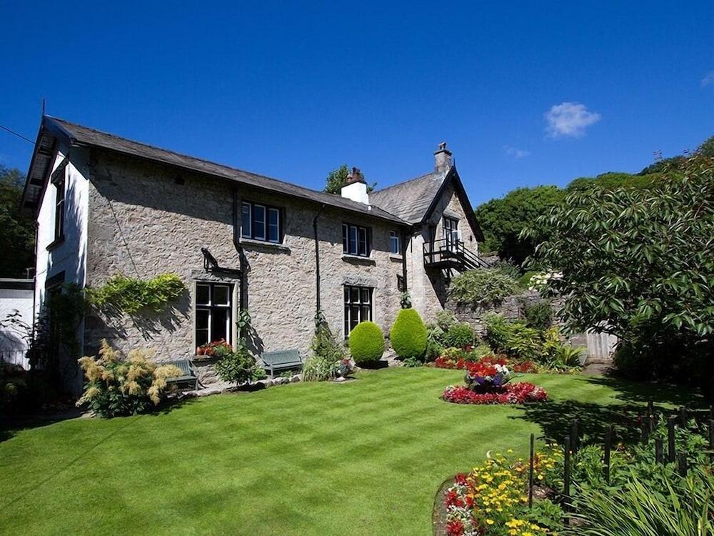 Grange Manor Bed & Breakfast Exterior photo